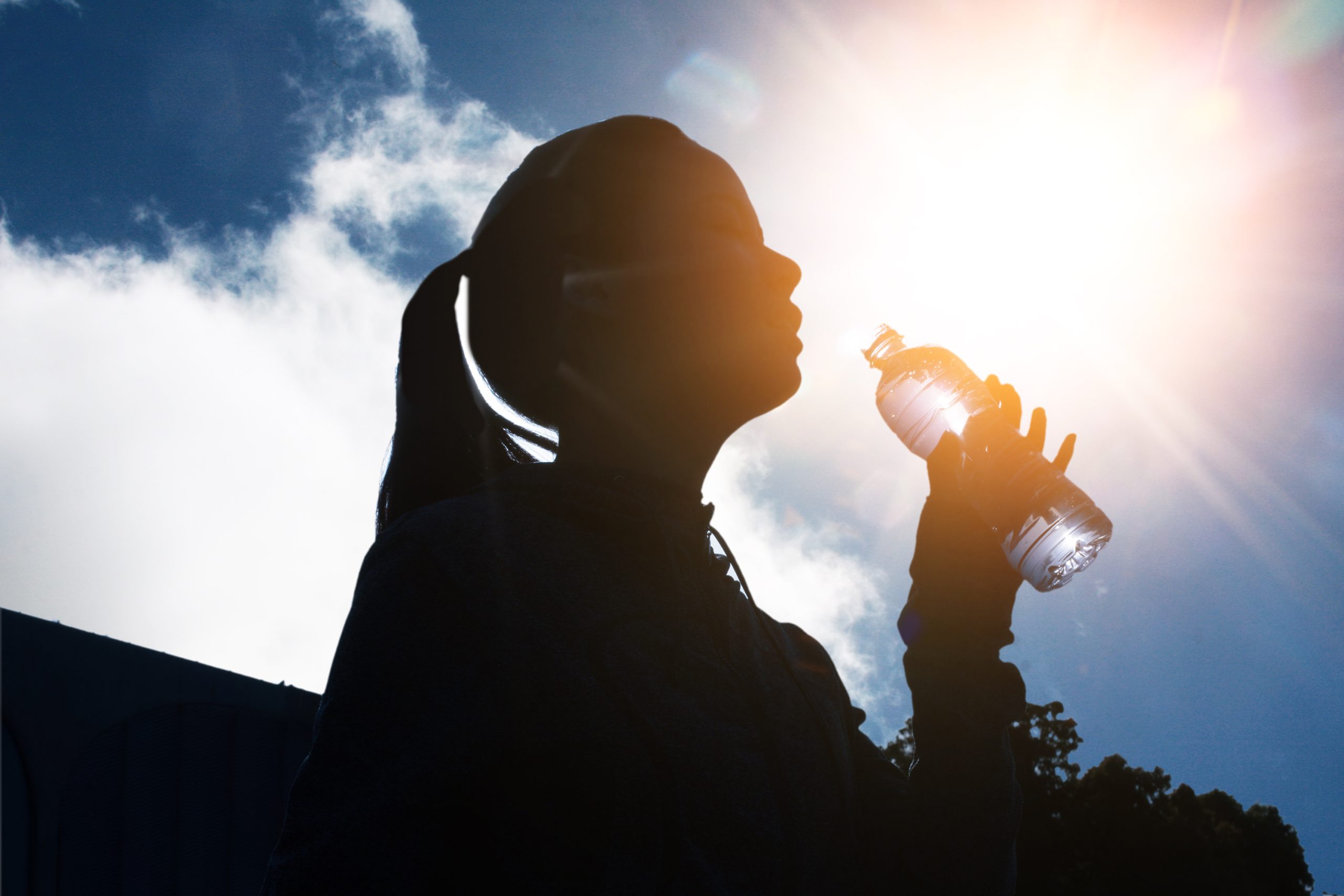 The onset date of the first high temperature period in China is advancing with extreme and compound weather events